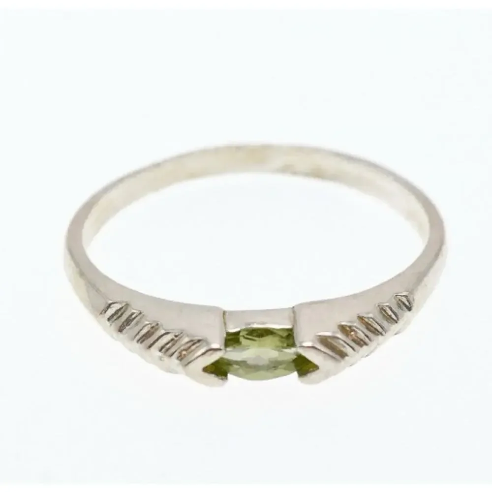 925 Sterling Silver Peridot Ring Size 10.25